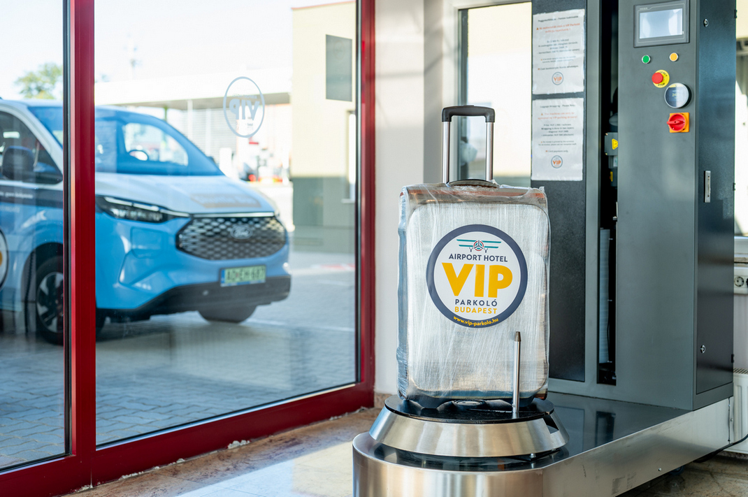 Suitcase packaging at special prices